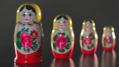 古董玩具手工制作的嵌<strong>套娃娃</strong>俄罗斯木玩具传统的<strong>娃娃</strong>俄罗斯